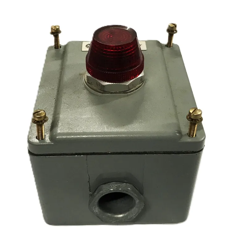 Allen-Bradley Enclosure with Red Pilot Light Assembly 800T-1ZT/800T-Q24 USED