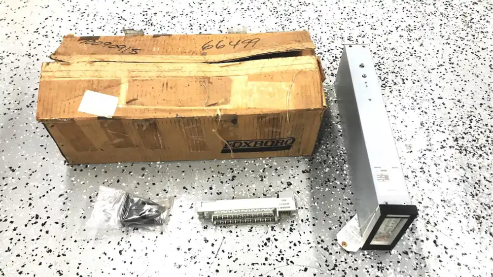 Foxboro Spec 200 Indicator 210S-1 NOS
