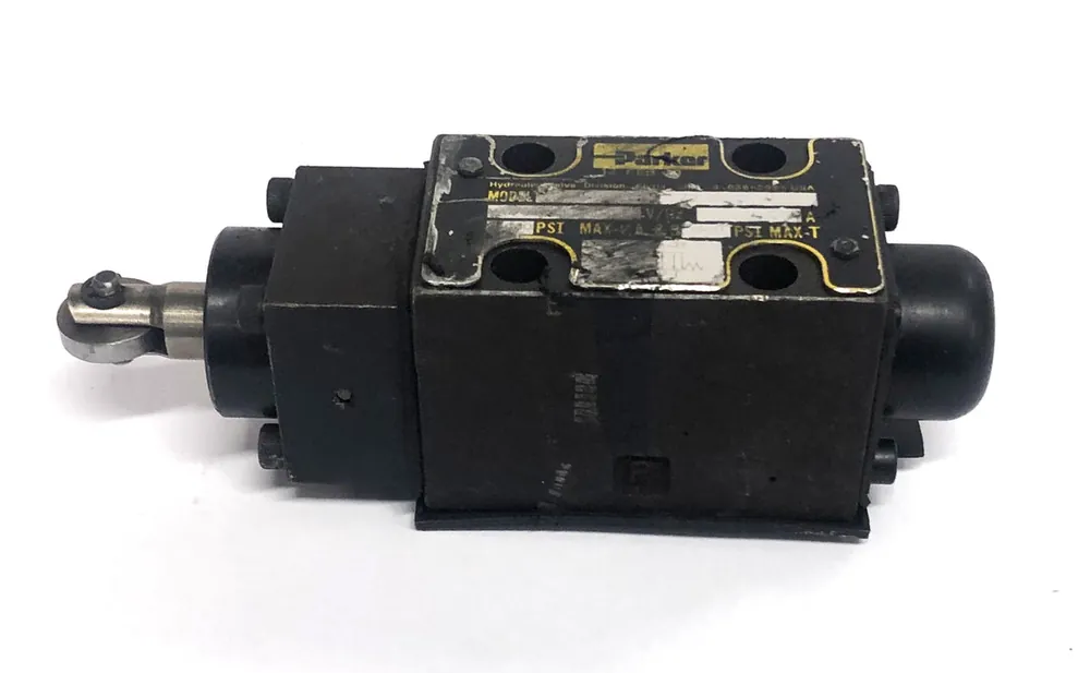 Parker 5000PSI 30 Degree Directional Control Valve D1VC4BV 72 USED