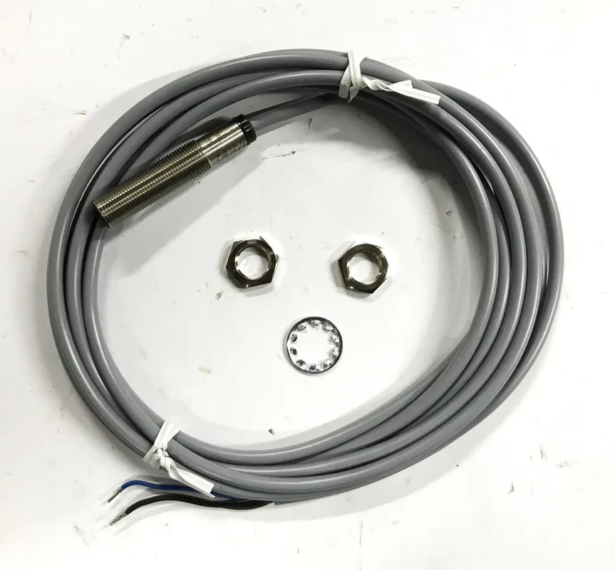 Balluff Proximity Sensor Switch BES-516-325-BO-C-03 NOS