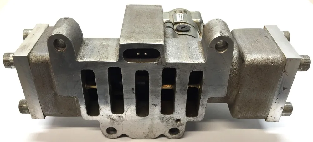 Parker Solenoid Operated Valve L6758310253 USED