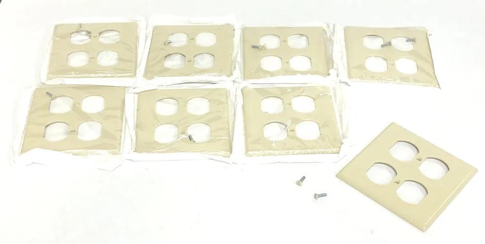 Leviton 2 Gange duplex Device Receptacle Wallplate 001-86016 [Lot of 8] NOS