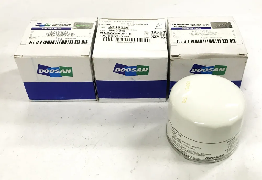 Doosan Bobcat Oil Filter A218226 [Lot of 3] NOS