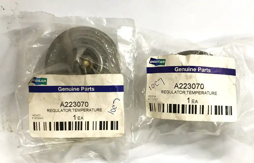 Doosan Forklift Thermostat A223070 [Lot of 2] NOS