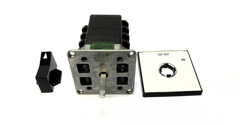 ABB 690V 25A IEC 947-3 AC 22B Rotary Switch SK 632 024-N (5283282-1) USED